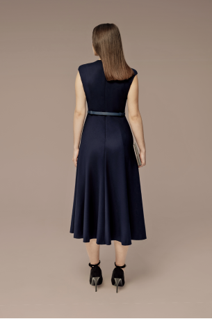 Платье-шестиклинка без рукава