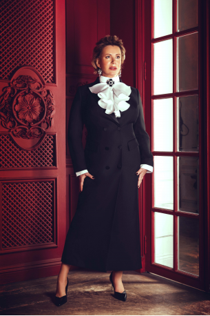 Белая блуза с жабо