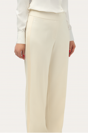 Брюки с лампасами