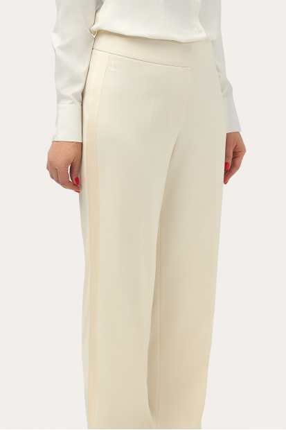 Брюки с лампасами