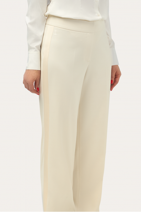 Брюки с лампасами