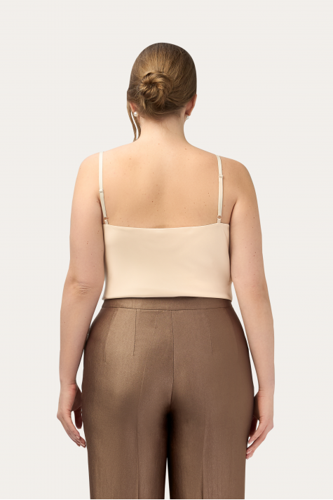 Топ на бретелях