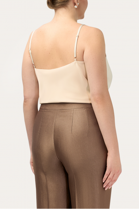 Топ на бретелях