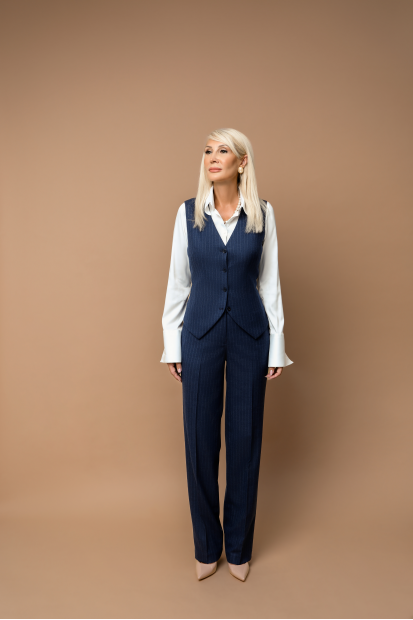 Белая блуза с французской манжетой под запонки