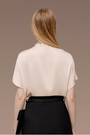 Блуза с бантом со спущенным плечом