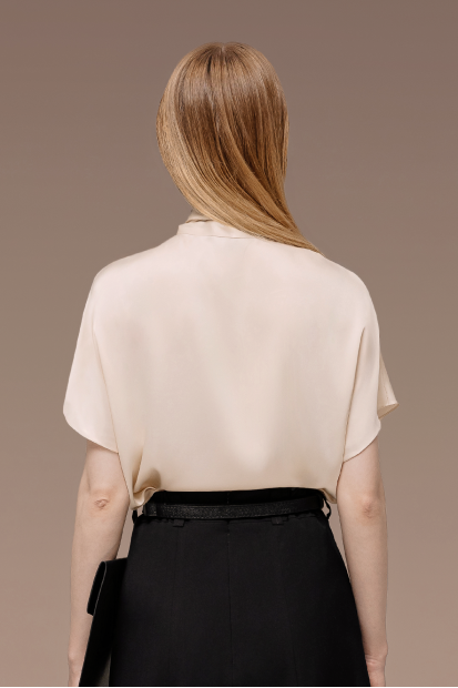 Блуза с бантом со спущенным плечом