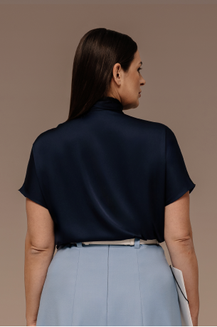 Блуза с бантом со спущенным плечом