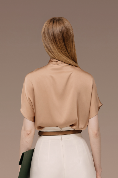 Блуза с бантом со спущенным плечом