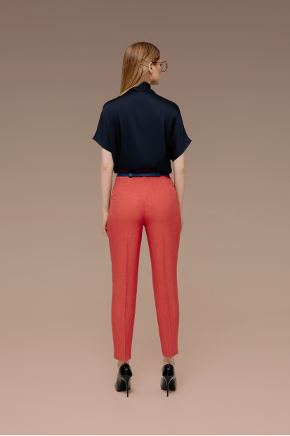 Блуза с зауженными брюками