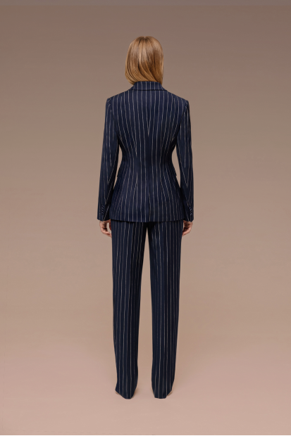 Однобортный жакет с прямыми брюками