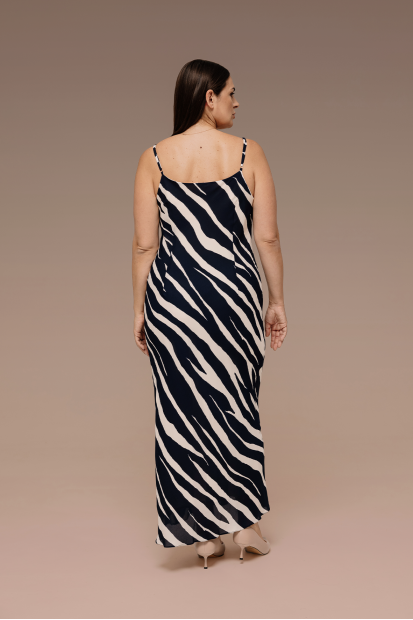 Платье на бретелях удлиненное