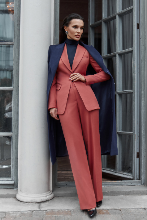 Темно-синее классическое пальто Темно-синее классическое пальто