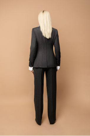 Однобортный жакет серого цвета в широкую полоску